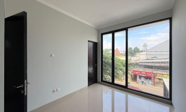 Di Jual cepat rumah 2 lantai di Bintaro Sektor 9. dekat Stasiun