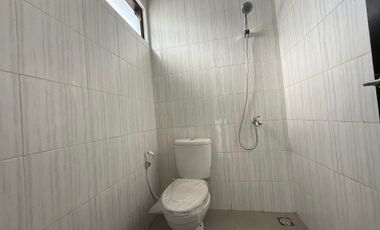 Di Jual cepat rumah 2 lantai di Bintaro Sektor 9. dekat Stasiun