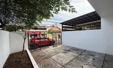 Di Jual cepat rumah 2 lantai di Bintaro Sektor 9. dekat Stasiun