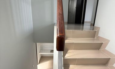 Di Jual cepat rumah 2 lantai di Bintaro Sektor 9. dekat Stasiun