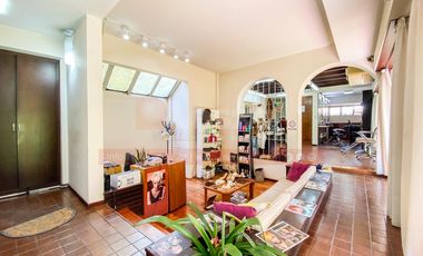 Local con vivienda en muy buena ubicación