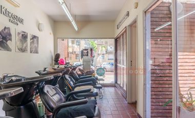 Local con vivienda en muy buena ubicación