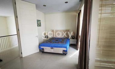 SEWA RUMAH FURNISHED 2 LANTAI VILLA BUKIT REGENCY SURABAYA