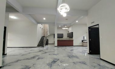 Rumah Mewah Minimalis Araya