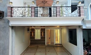 Rumah Baru Semi Furnished Dalam Townhouse Area Jakarta Selatan