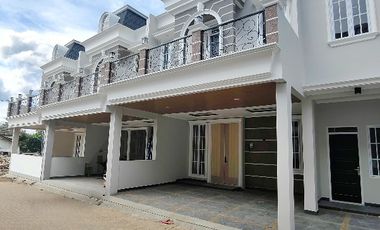 Rumah Baru Semi Furnished Dalam Townhouse Area Jakarta Selatan