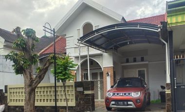Rumah Cantik Terawat Free Furnish Dan Sebagian Perabotan Di Taman