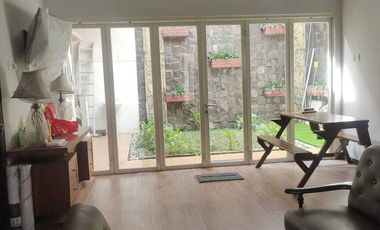 Rumah Cantik Terawat Free Furnish Dan Sebagian Perabotan Di Taman