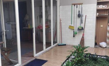 Rumah Cantik Terawat Free Furnish Dan Sebagian Perabotan Di Taman