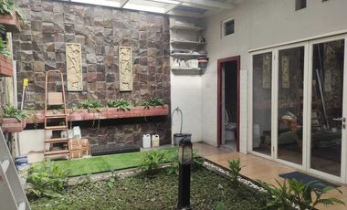 Rumah Cantik Terawat Free Furnish Dan Sebagian Perabotan Di Taman