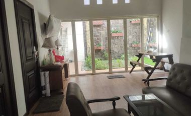 Rumah Cantik Terawat Free Furnish Dan Sebagian Perabotan Di Taman