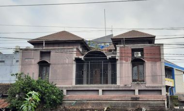 Rumah 2 Lt Bagus Terawat Strategis di Solo