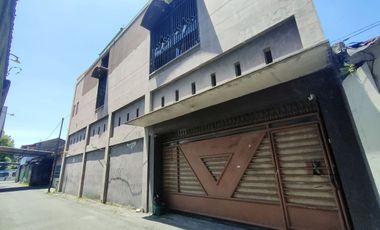 Rumah 2 Lt Bagus Terawat Strategis di Solo