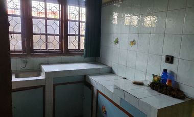 Rumah 2 Lt Bagus Terawat Strategis di Solo