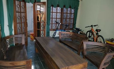 Rumah 2 Lt Bagus Terawat Strategis di Solo