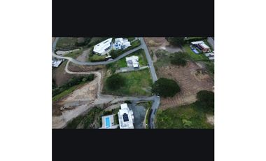 VENDO LOTE ENTRE CERRITOS Y CARTAGO