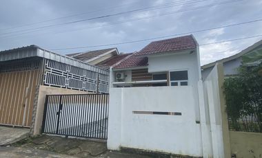 Rumah Di jual Tengah kota Siap Huni Full Furnis Lokasi Strategis