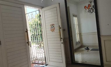 Disewakan Rumah 3 Lantai di PIK 1 Manyar – Lokasi Strategis - Rp185 Jt