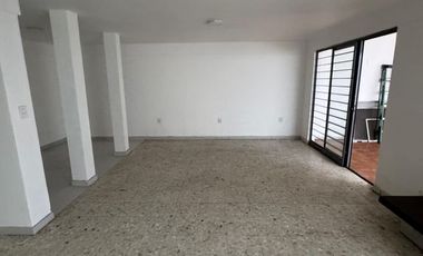 Casa para uso habitacional o comercial López Mateos y Manuel Acuña (Lomas de Guevara)