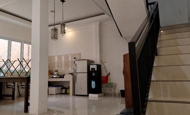 Dijual/Dikontrakkan Rumah 3 Lantai