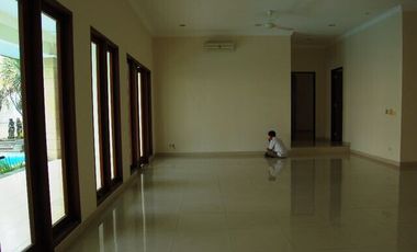 Disewakan Rumah Besar Siap Huni di Kemang Timur Jakarta Selatan