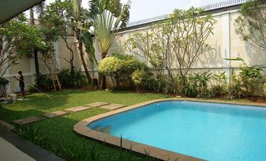 Disewakan Rumah Besar Siap Huni di Kemang Timur Jakarta Selatan