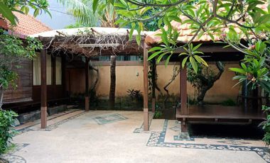 Rumah Joglo Asri View Sawah di Sanur Bali