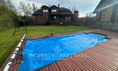 AMPLIA CASA EN CONDOMINIO EXCLUSIVO - VALDIVIA