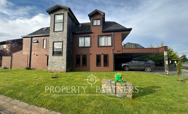AMPLIA CASA EN CONDOMINIO EXCLUSIVO - VALDIVIA