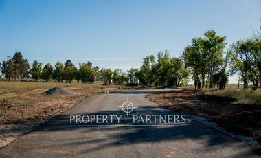 Exclusivas parcelas en prestigioso condominio