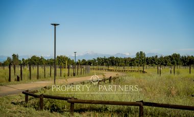 Exclusivas parcelas en prestigioso condominio