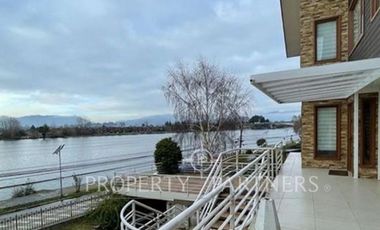 Arriendo Espectacular propiedad frente al Rio