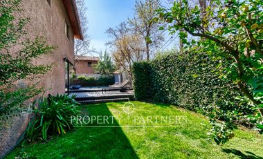 Luminosa casa en condominio