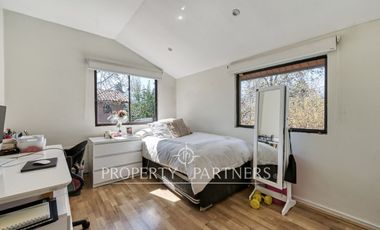 Luminosa casa en condominio