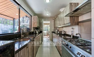 Luminosa casa en condominio