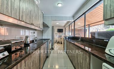 Luminosa casa en condominio