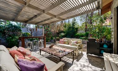 Luminosa casa en condominio