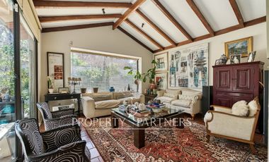 Luminosa casa en condominio