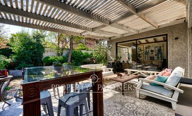 Luminosa casa en condominio