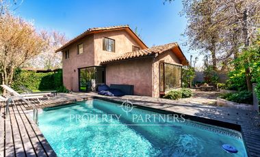 Luminosa casa en condominio