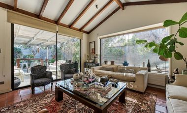 Luminosa casa en condominio