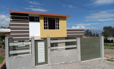 Casa en venta e Ibarra Santa Rosa del Tejar