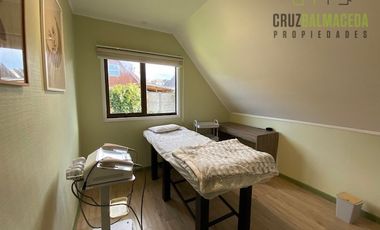 Casa en Venta en Oportunidad !! Amplia casa en plena Avenida Austral