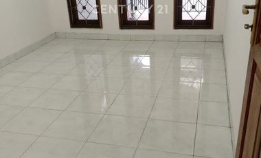 Rumah Unfurnished 3+1KT Terawat Strategis Di Kelapa Gading Jakut