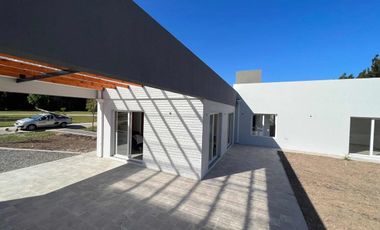 Casa en venta - 2 dormitorios 1 baño - 1000 mts2 - Punta Indio