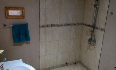 Casa en venta - 5 dormitorios 4 baños - cochera y depto - 400 mts2 - San Clemente Del Tuyú