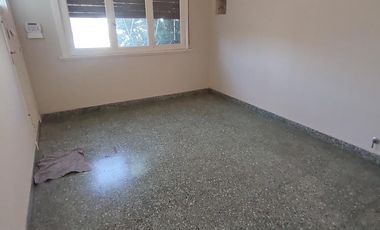 CASA DE 3 AMBIENTES VENTA EN 1 de Mayo 1310 (REMEDIOS DE ESCALADA)