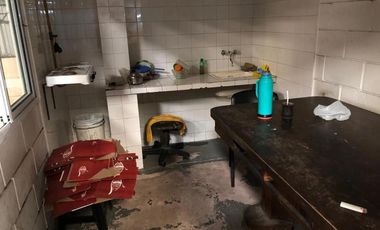 Depósito - Gapón de 800 m2 en  Wilde Avellaneda EXCELENTE ESTADO - VENTA -
