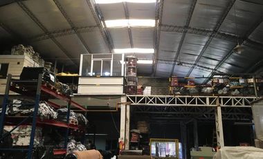 Depósito - Gapón de 800 m2 en  Wilde Avellaneda EXCELENTE ESTADO - VENTA -