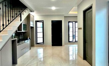 Rumah 3 lantai siap huni di mampang jakarta selatan